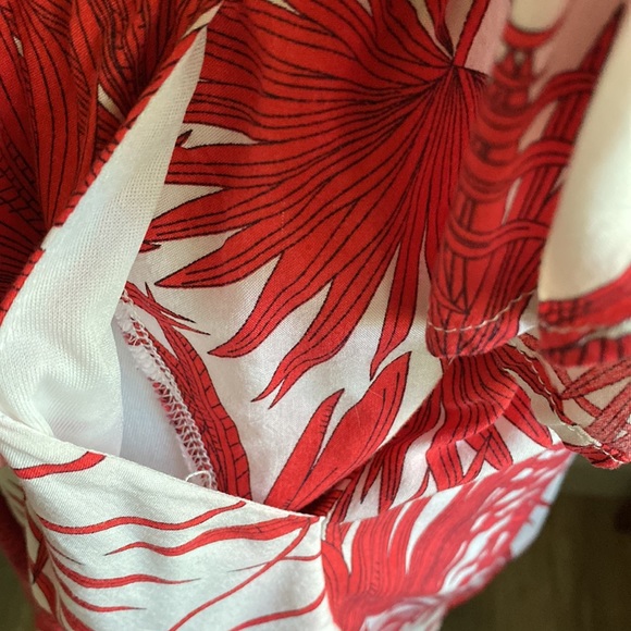 Gently Worn Bishop + Young Cold-Shoulder Romper-Large - Picture 9 of 11